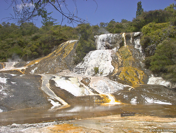 Rainbow Terrace / Aniwaniwa - The Hidden valley / Orakei Korako